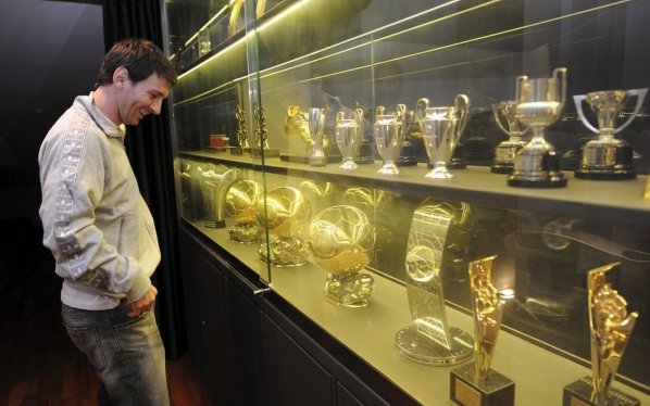 Messi est-il le meilleur joueur de tous les temps? Messi est-il le meilleur joueur de tous les temps?